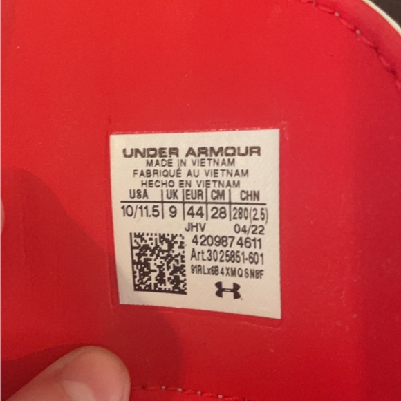 EUC! Under Armour red and white slides size large (10-11.5) - Picture 3 of 4